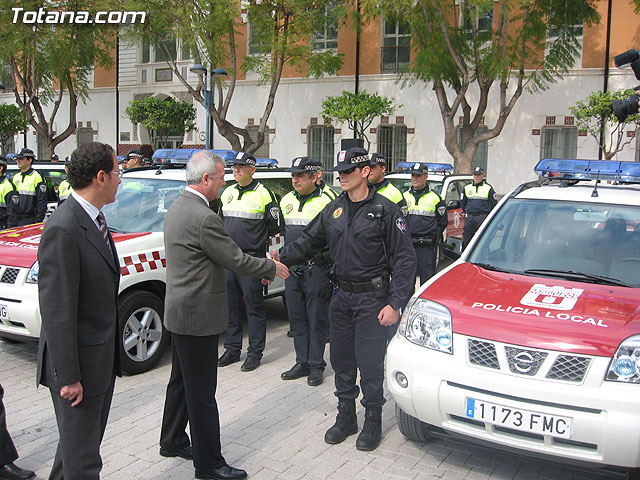 Valcrcel entrega a los ayuntamientos los vehculos para las Unidades Especiales de Seguridad Ciudadana - 79