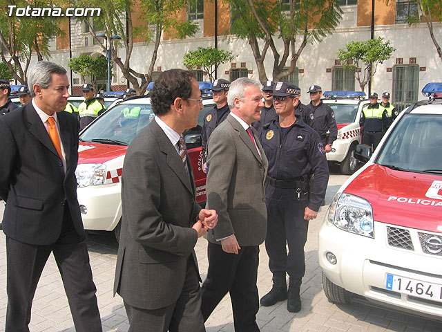 Valcrcel entrega a los ayuntamientos los vehculos para las Unidades Especiales de Seguridad Ciudadana - 80