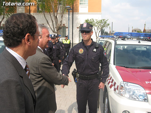 Valcrcel entrega a los ayuntamientos los vehculos para las Unidades Especiales de Seguridad Ciudadana - 81