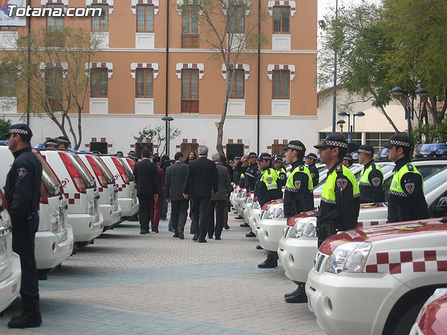 Valcrcel entrega a los ayuntamientos los vehculos para las Unidades Especiales de Seguridad Ciudadana - 83