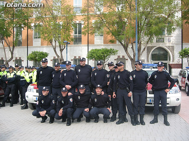 Valcrcel entrega a los ayuntamientos los vehculos para las Unidades Especiales de Seguridad Ciudadana - 102