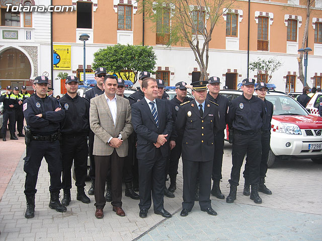 Valcrcel entrega a los ayuntamientos los vehculos para las Unidades Especiales de Seguridad Ciudadana - 108