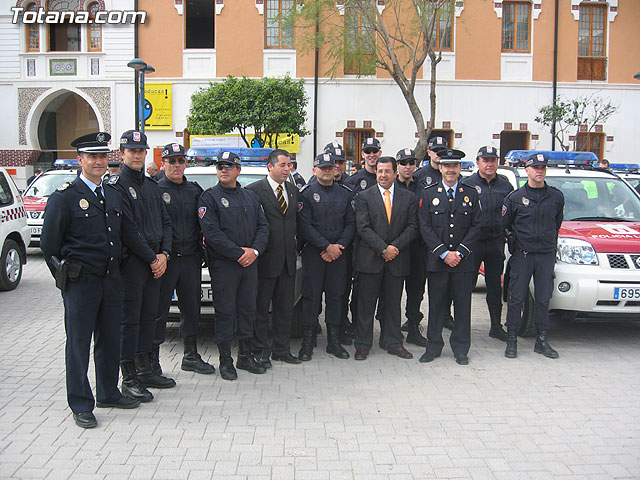 Valcrcel entrega a los ayuntamientos los vehculos para las Unidades Especiales de Seguridad Ciudadana - 110