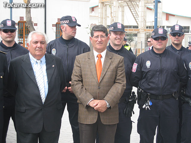 Valcrcel entrega a los ayuntamientos los vehculos para las Unidades Especiales de Seguridad Ciudadana - 115