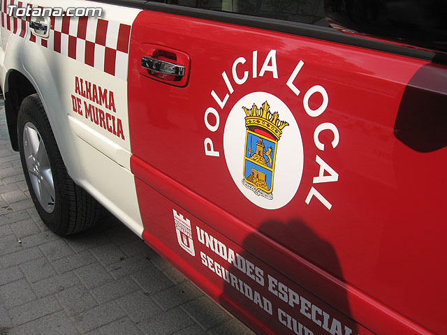 Valcrcel entrega a los ayuntamientos los vehculos para las Unidades Especiales de Seguridad Ciudadana - 118