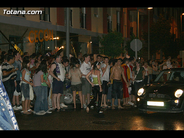 Numerosos aficionados totaneros del Real Madrid celebraron la consecucin del la Liga 2006-2007 - 27