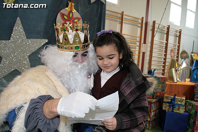 Los Reyes Magos visitaron el Colegio Reina Sofa - 249