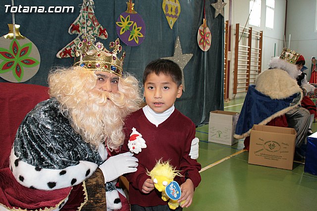 Los Reyes Magos visitaron el Colegio Reina Sofa - 254
