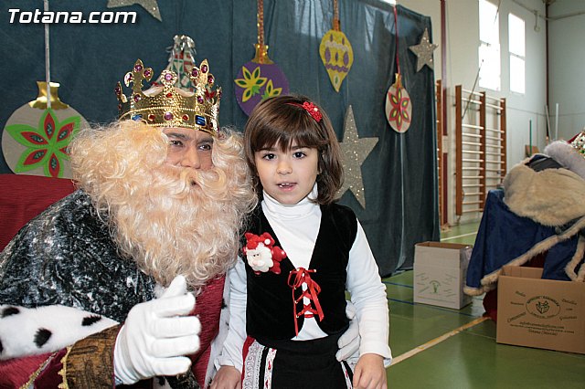 Los Reyes Magos visitaron el Colegio Reina Sofa - 261