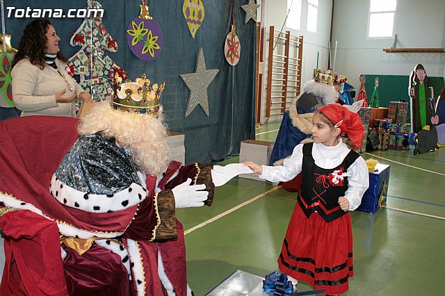 Los Reyes Magos visitaron el Colegio Reina Sofa - 283