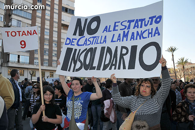 Cientos de miles de personas se manifiestan en Murcia a favor del trasvase - 71
