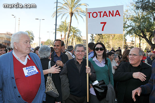 Cientos de miles de personas se manifiestan en Murcia a favor del trasvase - 80
