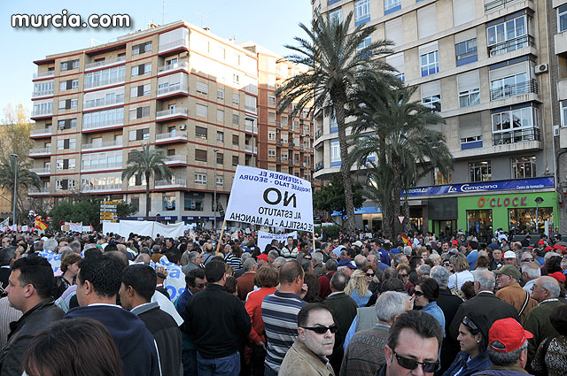 Cientos de miles de personas se manifiestan en Murcia a favor del trasvase - 92