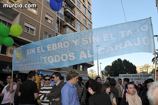 Cientos de miles de personas se manifiestan en Murcia a favor del trasvase - 110