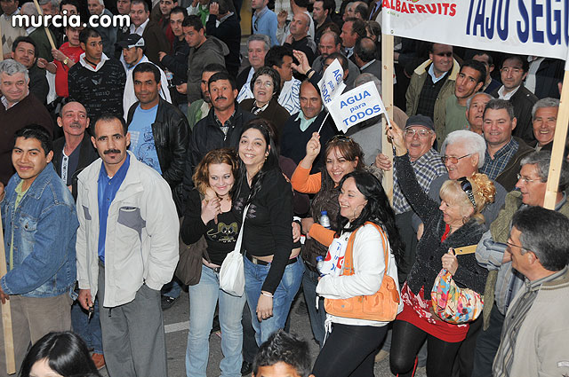 Cientos de miles de personas se manifiestan en Murcia a favor del trasvase - 412