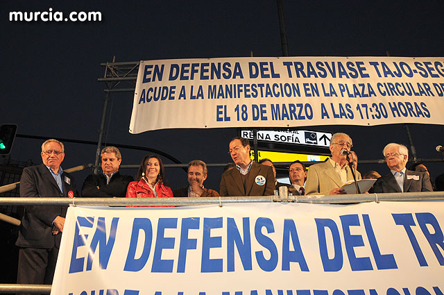 Cientos de miles de personas se manifiestan en Murcia a favor del trasvase - 421