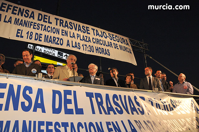 Cientos de miles de personas se manifiestan en Murcia a favor del trasvase - 422