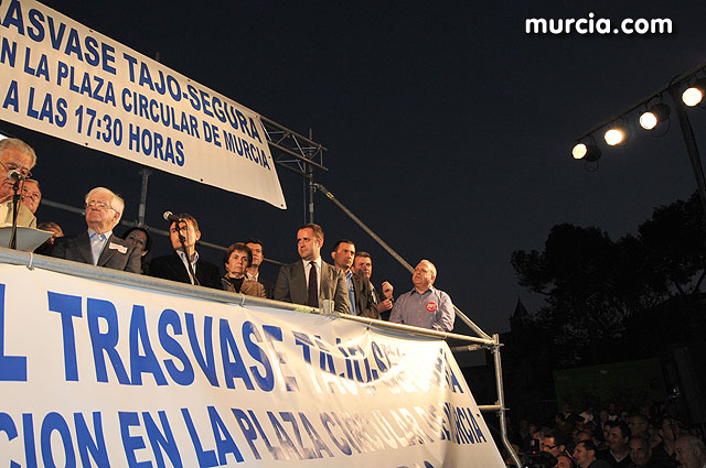 Cientos de miles de personas se manifiestan en Murcia a favor del trasvase - 423