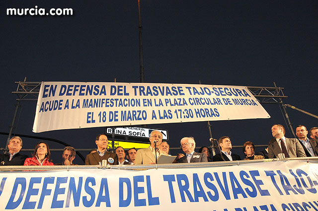 Cientos de miles de personas se manifiestan en Murcia a favor del trasvase - 427