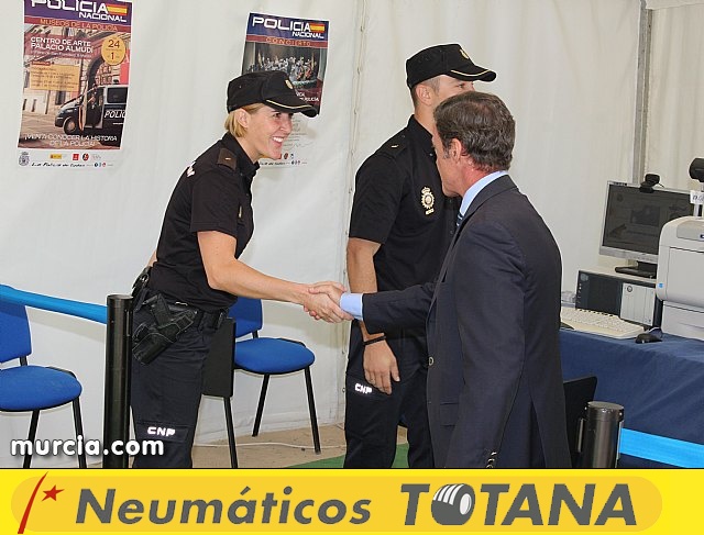 La Policía Nacional enseña su trabajo a los murcianos - 474