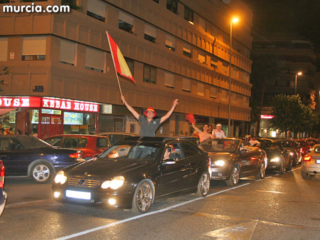 Cerca de 15.000 murcianos celebran la Eurocopa en la Plaza Circular - 7