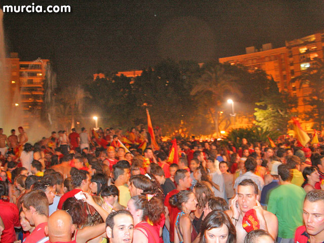 Cerca de 15.000 murcianos celebran la Eurocopa en la Plaza Circular - 22
