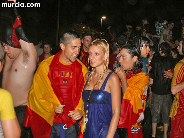 Cerca de 15.000 murcianos celebran la Eurocopa en la Plaza Circular - 30