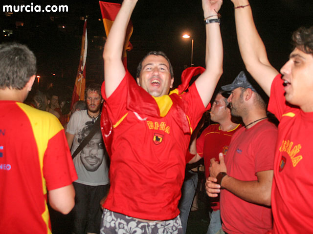 Cerca de 15.000 murcianos celebran la Eurocopa en la Plaza Circular - 32