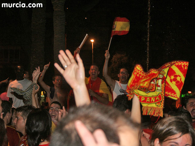 Cerca de 15.000 murcianos celebran la Eurocopa en la Plaza Circular - 34