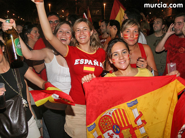 Cerca de 15.000 murcianos celebran la Eurocopa en la Plaza Circular - 35