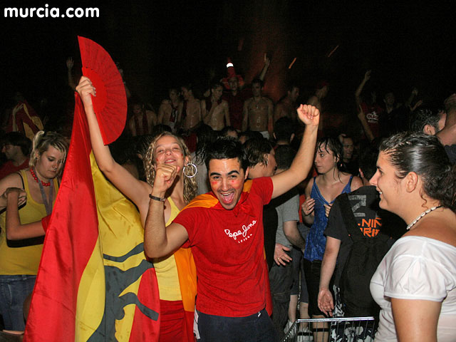 Cerca de 15.000 murcianos celebran la Eurocopa en la Plaza Circular - 38