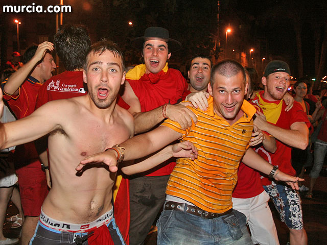 Cerca de 15.000 murcianos celebran la Eurocopa en la Plaza Circular - 45