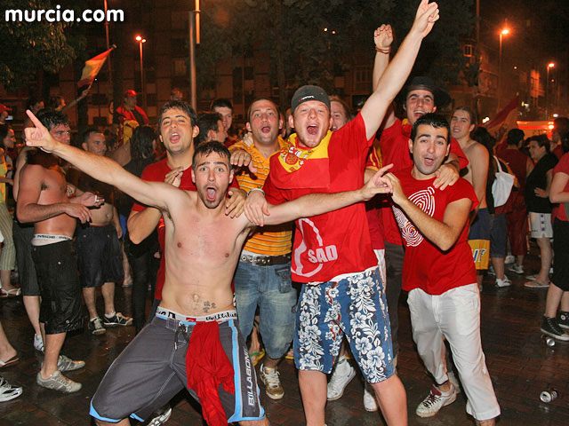 Cerca de 15.000 murcianos celebran la Eurocopa en la Plaza Circular - 46