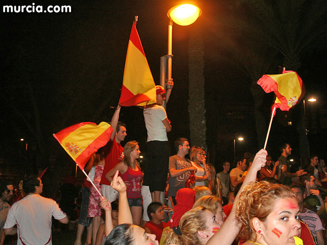 Cerca de 15.000 murcianos celebran la Eurocopa en la Plaza Circular - 50
