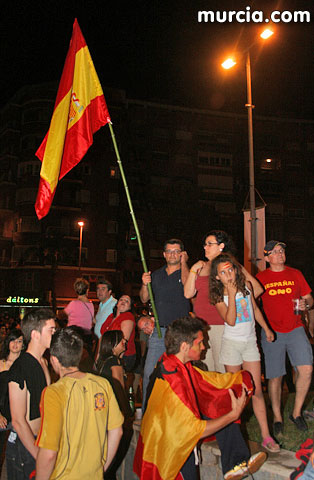 Cerca de 15.000 murcianos celebran la Eurocopa en la Plaza Circular - 51