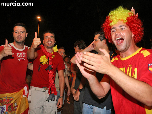 Cerca de 15.000 murcianos celebran la Eurocopa en la Plaza Circular - 54