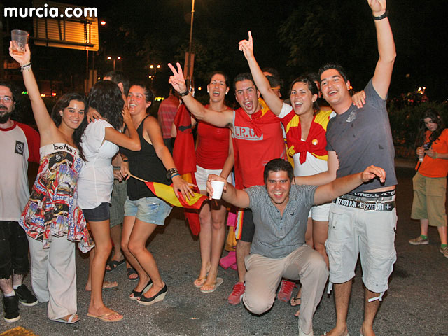 Cerca de 15.000 murcianos celebran la Eurocopa en la Plaza Circular - 68