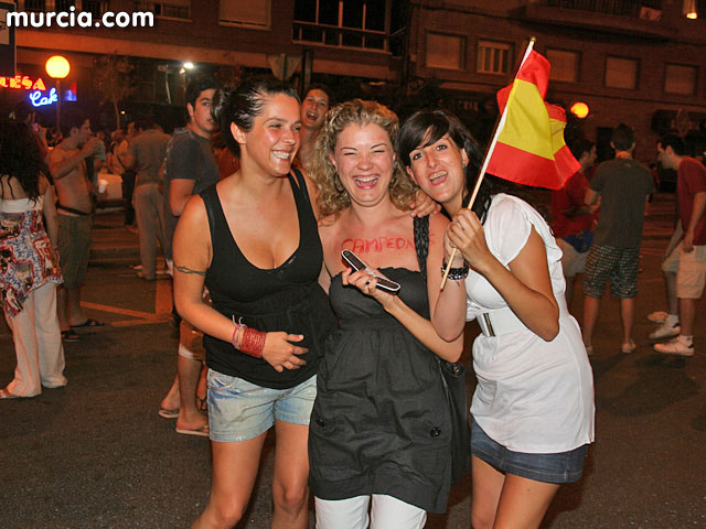 Cerca de 15.000 murcianos celebran la Eurocopa en la Plaza Circular - 72
