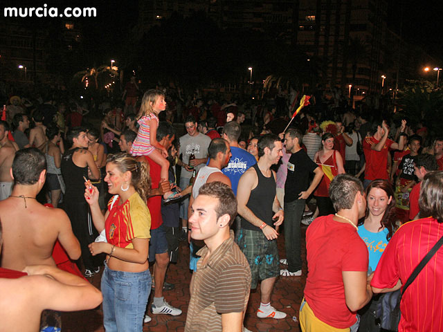 Cerca de 15.000 murcianos celebran la Eurocopa en la Plaza Circular - 79