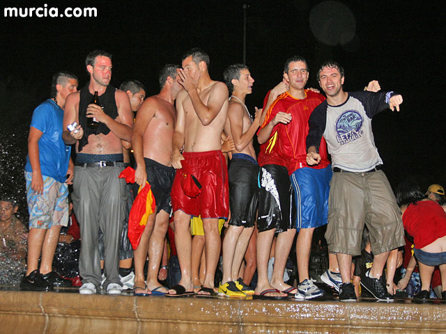 Cerca de 15.000 murcianos celebran la Eurocopa en la Plaza Circular - 86