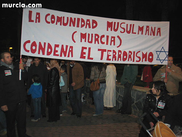 Miles de manifestantes claman en Murcia por la paz en Oriente Medio - 11