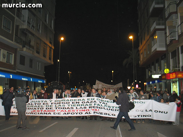 Miles de manifestantes claman en Murcia por la paz en Oriente Medio - 50