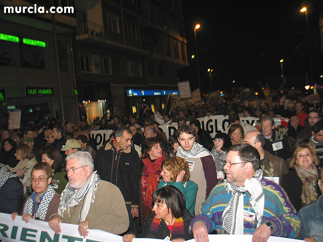 Miles de manifestantes claman en Murcia por la paz en Oriente Medio - 59