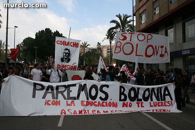 Un millar de estudiantes protestan contra el proceso de Bolonia en Murcia - 1