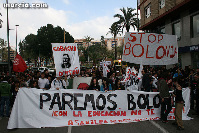 Un millar de estudiantes protestan contra el proceso de Bolonia en Murcia - 2