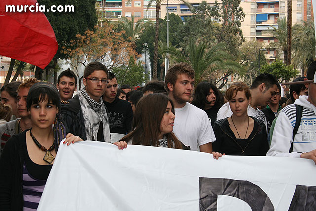 Un millar de estudiantes protestan contra el proceso de Bolonia en Murcia - 5