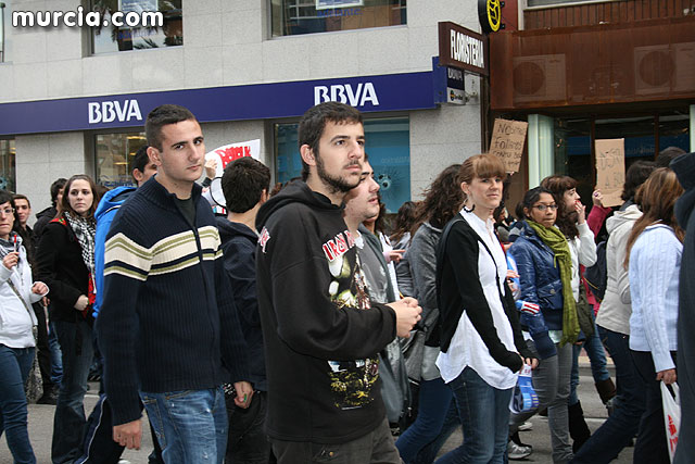 Un millar de estudiantes protestan contra el proceso de Bolonia en Murcia - 14