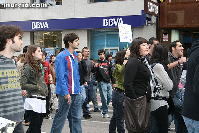 Un millar de estudiantes protestan contra el proceso de Bolonia en Murcia - 17