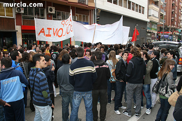 Un millar de estudiantes protestan contra el proceso de Bolonia en Murcia - 19