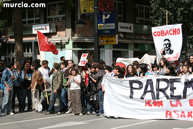 Un millar de estudiantes protestan contra el proceso de Bolonia en Murcia - 30